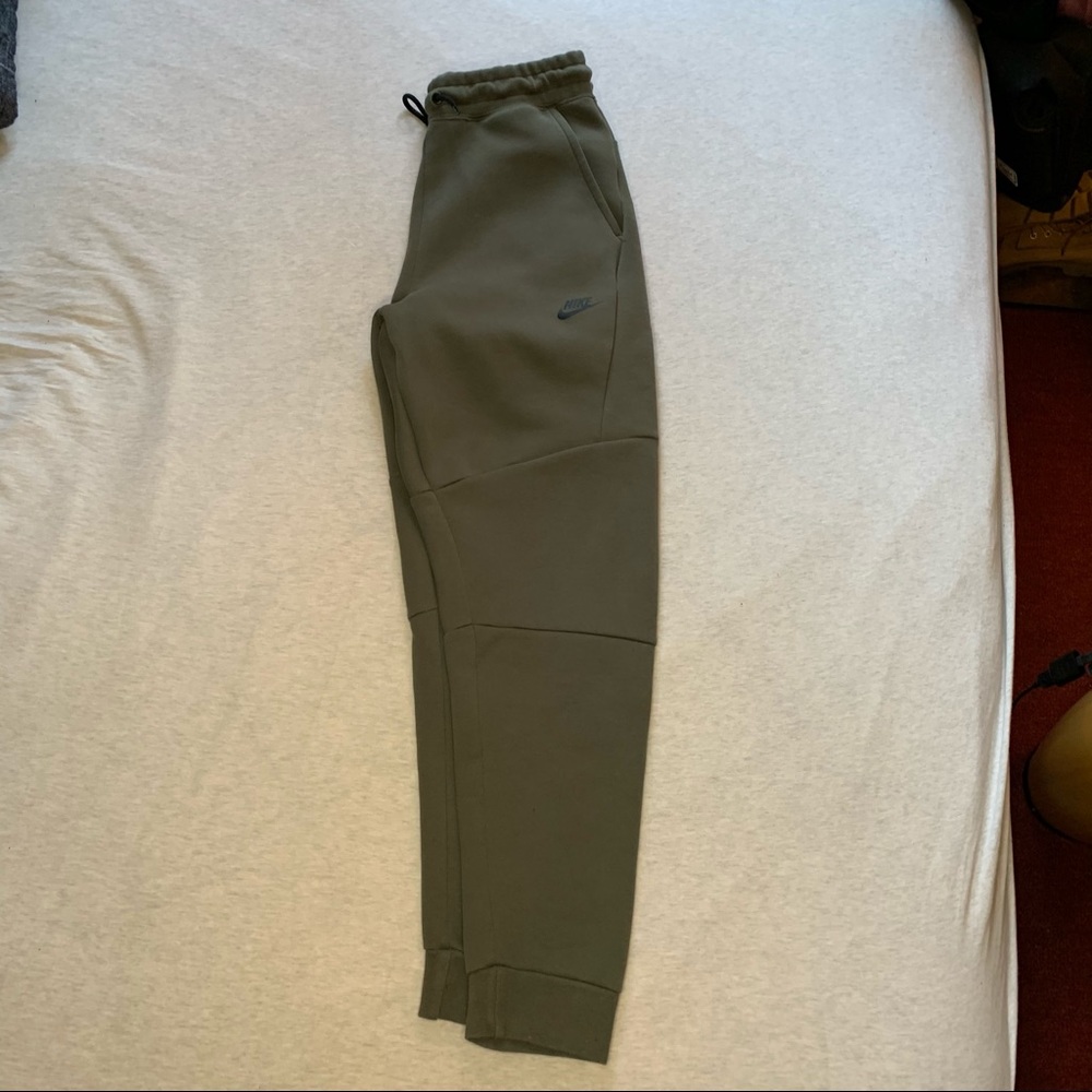 Nike tech joggers